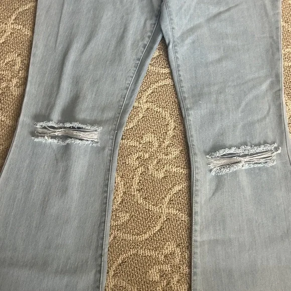 Express Mid Rise Light Wash '70s Flare Jeans size 6 NWT - Picture 3 of 8